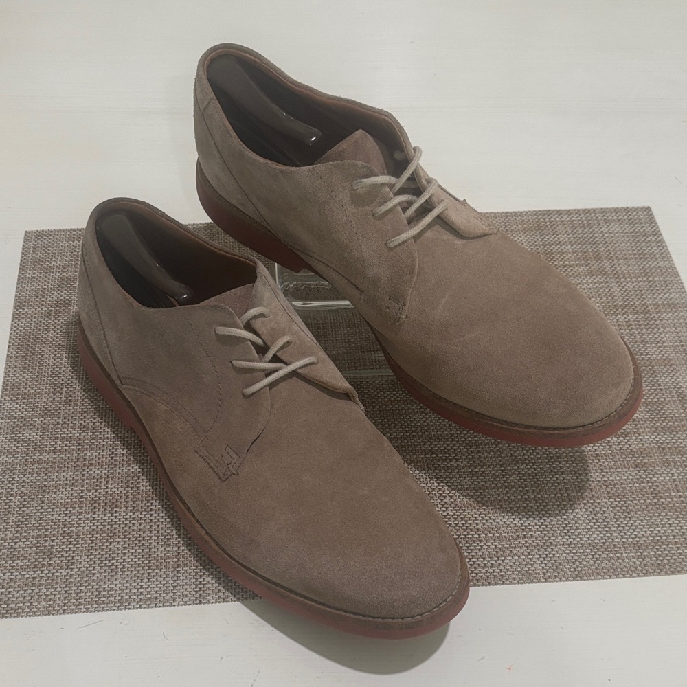 Clarks Derby shoes in tan suede. Men's 13. Like new condition. Classic style! - Picture 2 of 7